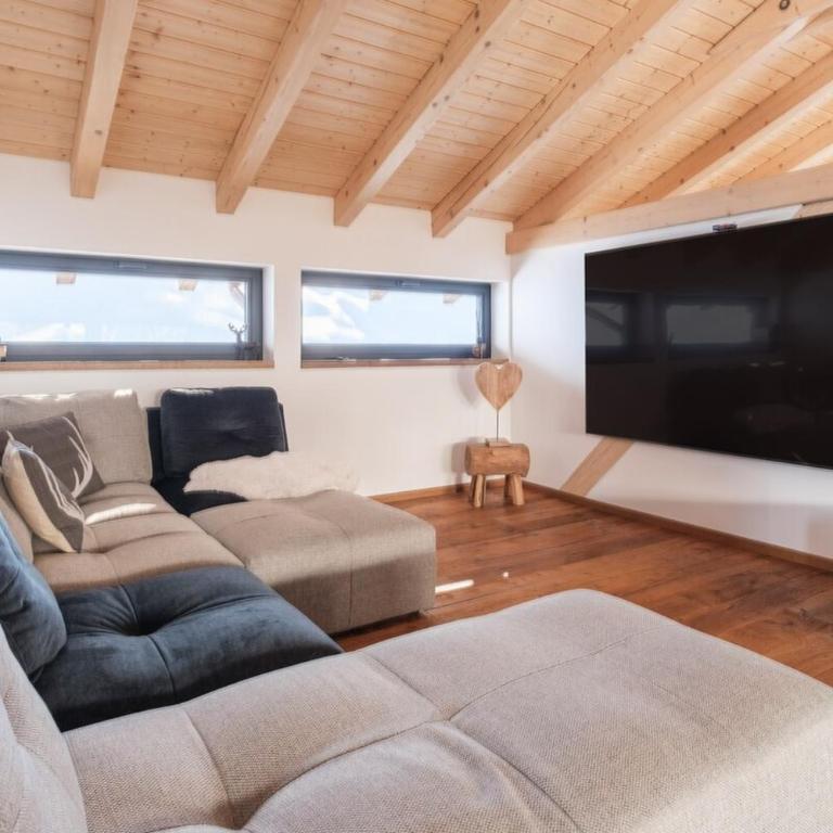Luxury chalet with panoramic views, sauna, hot tub & cinema - Chalet - 26