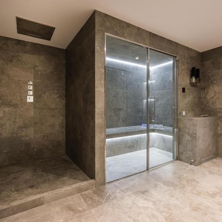 Luxury chalet with panoramic views, sauna, hot tub & cinema - Chalet - 57