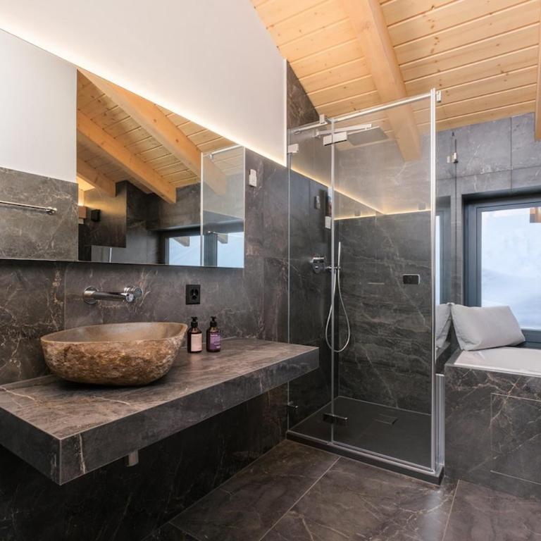Luxury chalet with panoramic views, sauna, hot tub & cinema - Chalet - 58