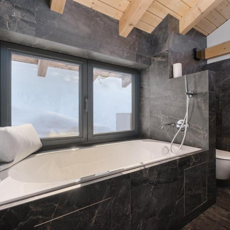 Luxury chalet with panoramic views, sauna, hot tub & cinema - Chalet - 62