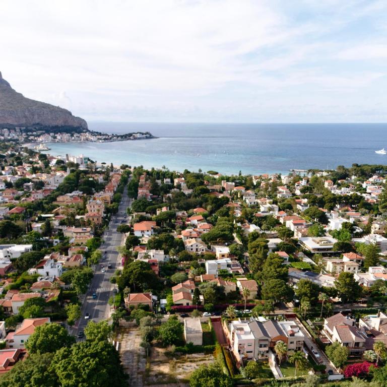 Villa Finch Mondello - Three-Bedroom Villa - 30