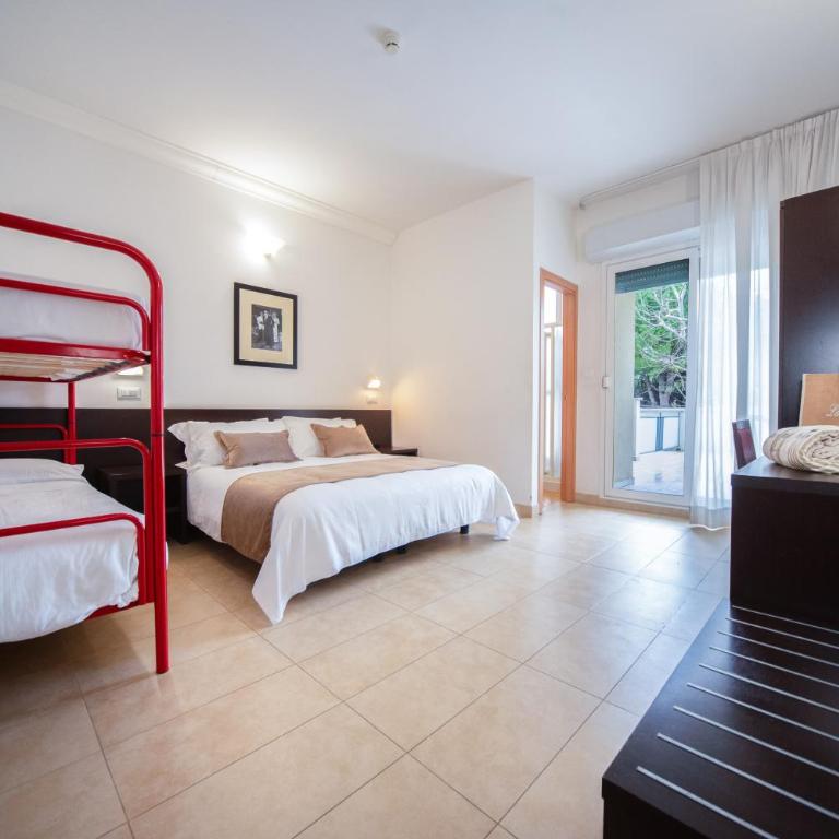 Union Park Hotel al mare con Piscina - Parcheggio - Spiaggia - A MH Collection Hotels - Standard Quadruple Room - 1