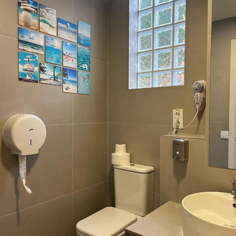 Beach & Arts Hostel Valencia - Bed in 8-Bed Dormitory Room - 13