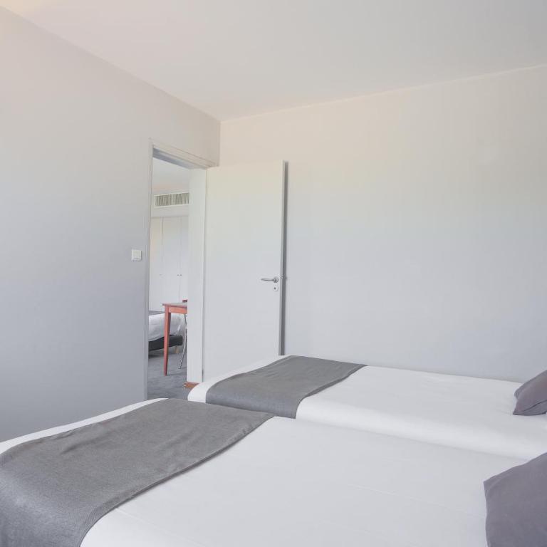 Hotel Brise de Mer - Piscine intérieure & extérieure - Chambre Familiale avec Terrasse - 10