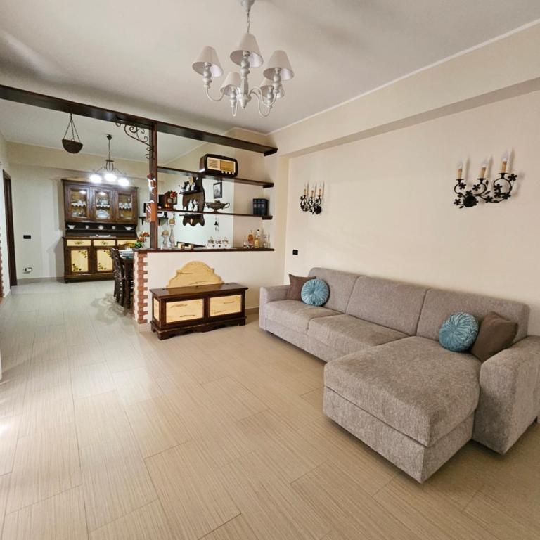 La Casa Di Ady - Appartamento con 2 Camere da Letto e Balcone - 3