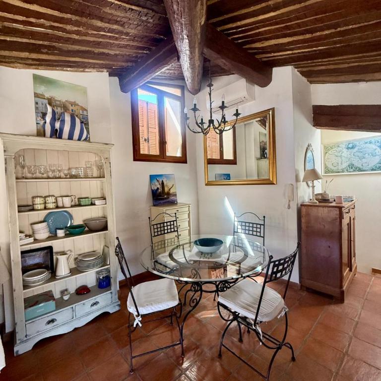 Cœur de Cassis - 200 m du port et plage - Parking privé - Appartement 2 Chambres - 4