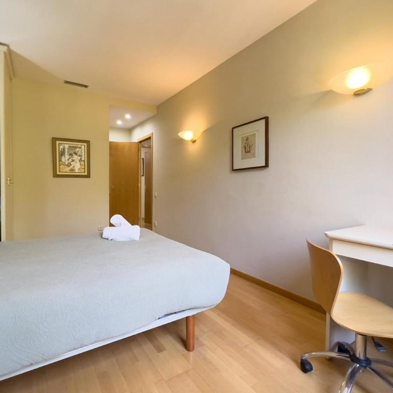 Gran Vía Sun - Three-Bedroom Apartment - 15