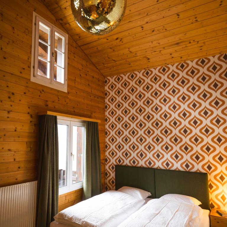 Waldhuus Bellary - Peace and Love Lounge with Shared Balcony and Eiger View - 2