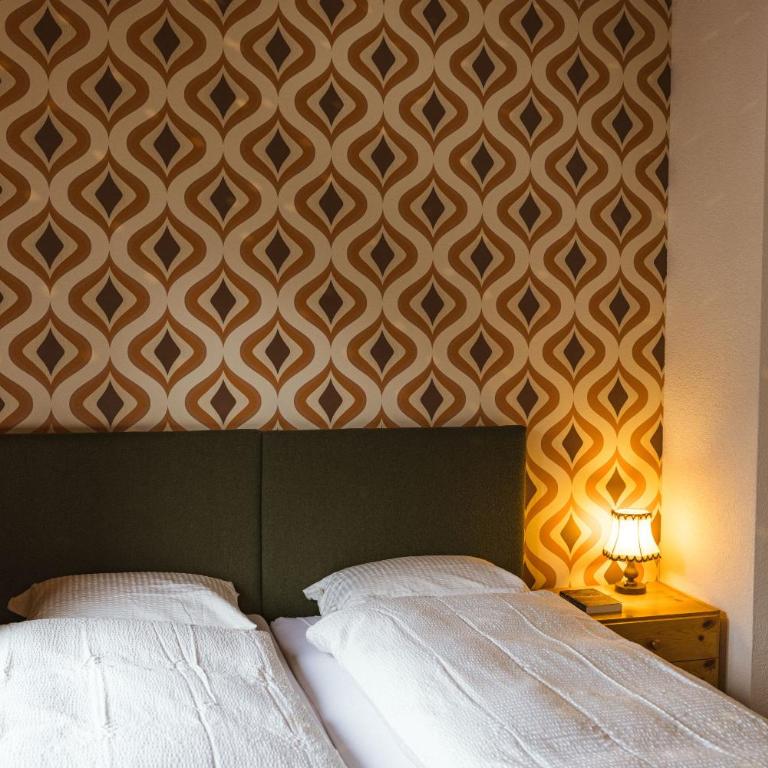 Waldhuus Bellary - Peace and Love Lounge with Shared Balcony and Eiger View - 5