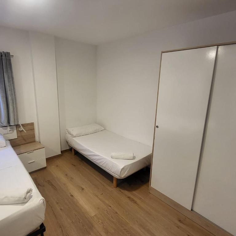 Beach & Arts Hostel Valencia - Double or Twin Room - 2
