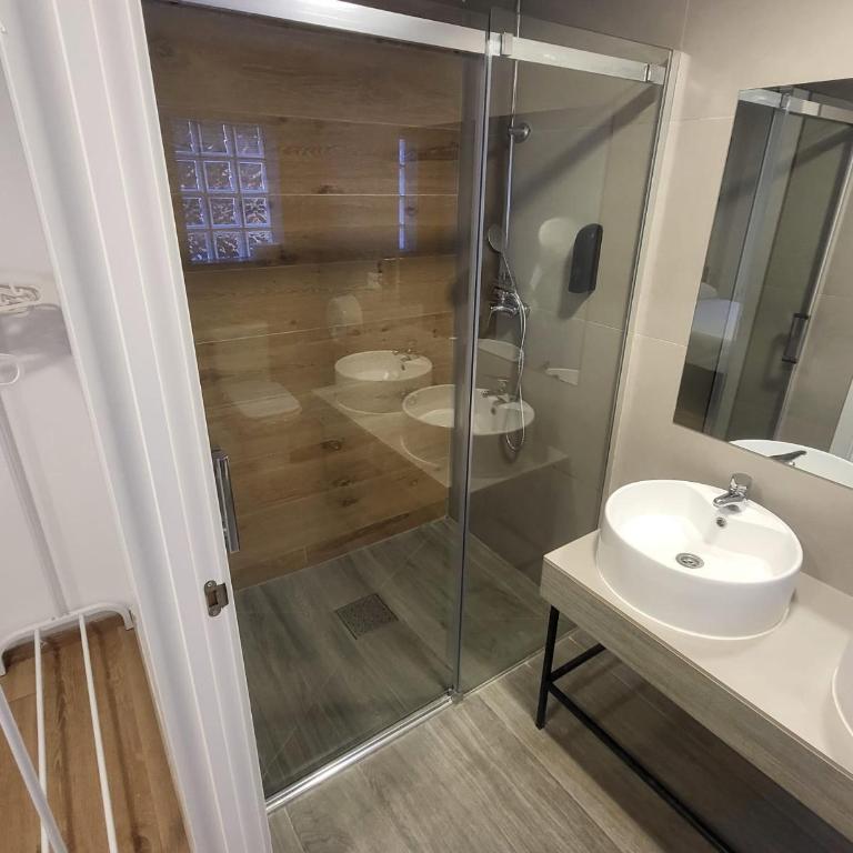 Beach & Arts Hostel Valencia - Double or Twin Room - 4