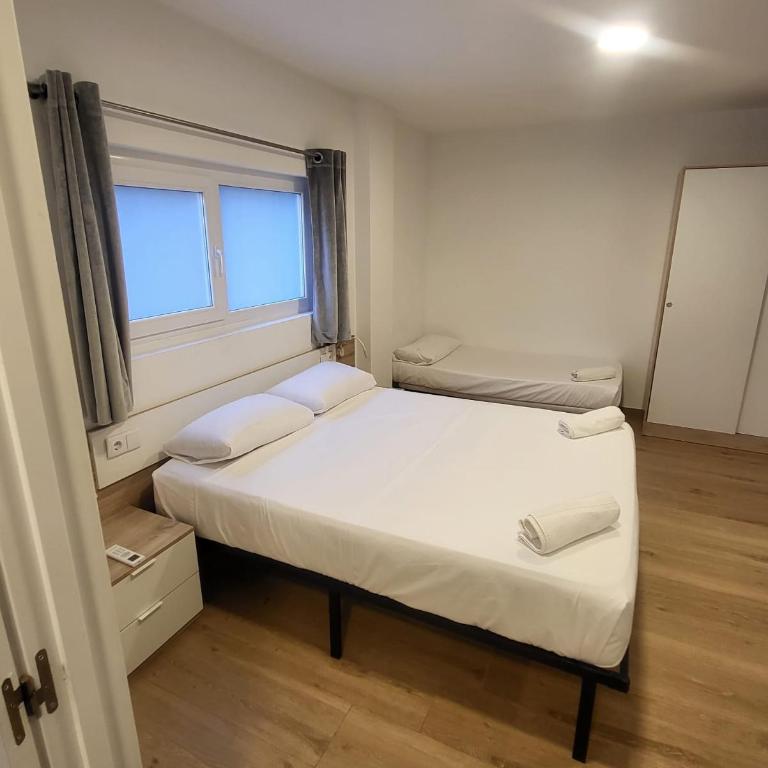 Beach & Arts Hostel Valencia - Double or Twin Room - 5