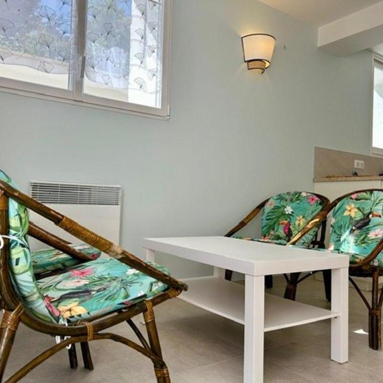 Appartement avec terrasse, 2 chambres, proche plage - 4 pers - FR-1-494-198 - Apartment - 8