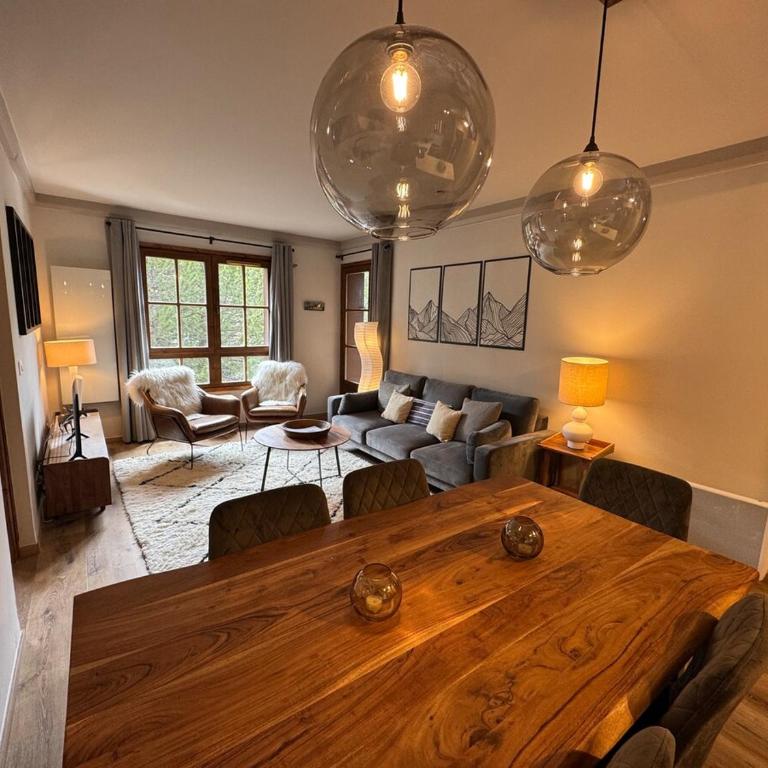 Beautifully renovated 2 bed apartment - Auberge Jerome Arc 1950 - sleeps 4 - Deluxe Apartment mit 2 Schlafzimmern - 6