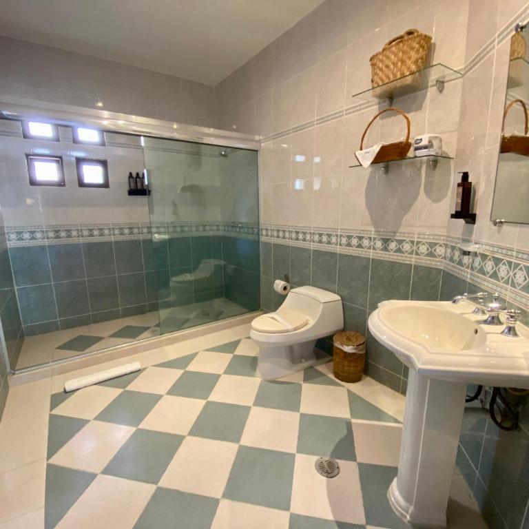 Hotel Para Ti - Adults Only - Habitación con cama extragrande y balcón - 4