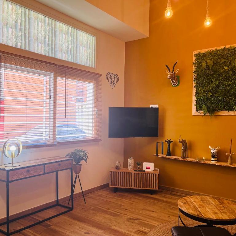 Dúplex tipo loft de estilo selvático y safari, con encanto y a pasos del mar - One-Bedroom Apartment - 7