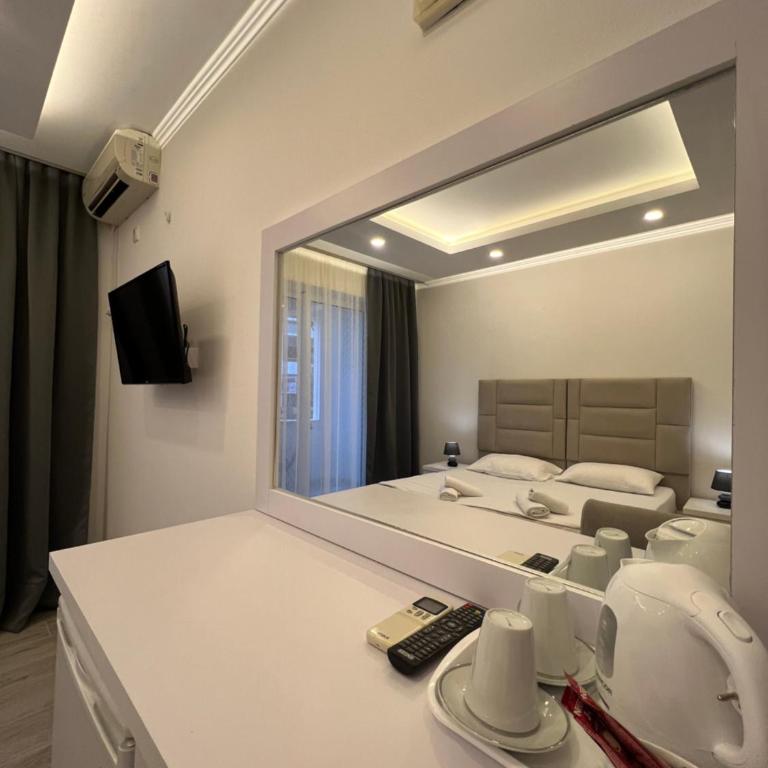 Apartments Fati & Flori - Deluks Dvokrevetna Soba sa Bračnim Krevetom/Zasebnim Krevetima i Balkonom - 9