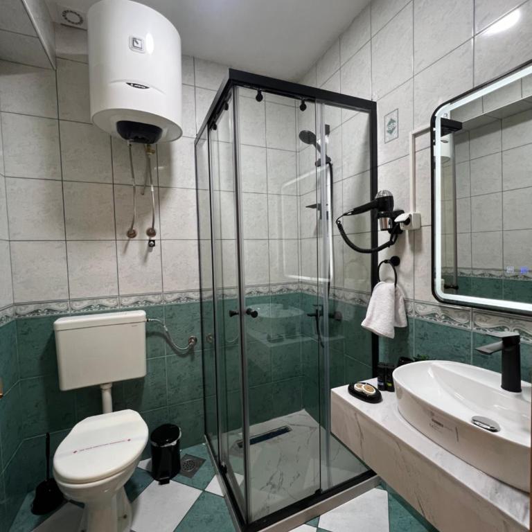 Apartments Fati & Flori - Deluks Dvokrevetna Soba sa Bračnim Krevetom/Zasebnim Krevetima i Balkonom - 12