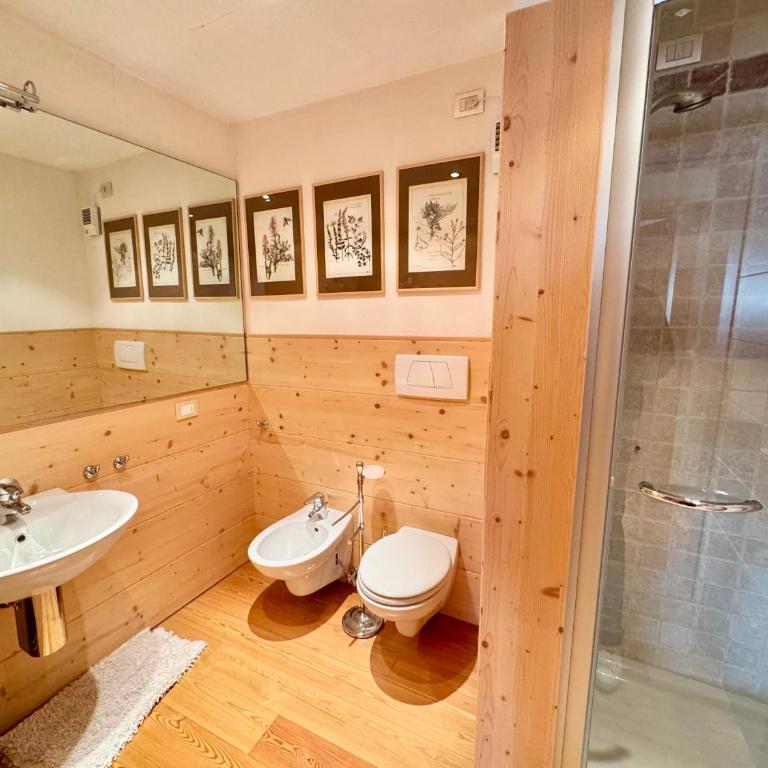 Esperienza Unica al Passo Giau - Appartamento con Vista Panoramica - Appartamento con 4 Camere da Letto e Balcone - 4