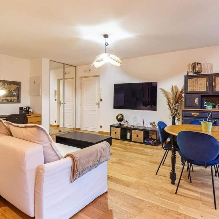 Le Saint Cyr - bel appartement, parking & terrasse - Appartamento - 4