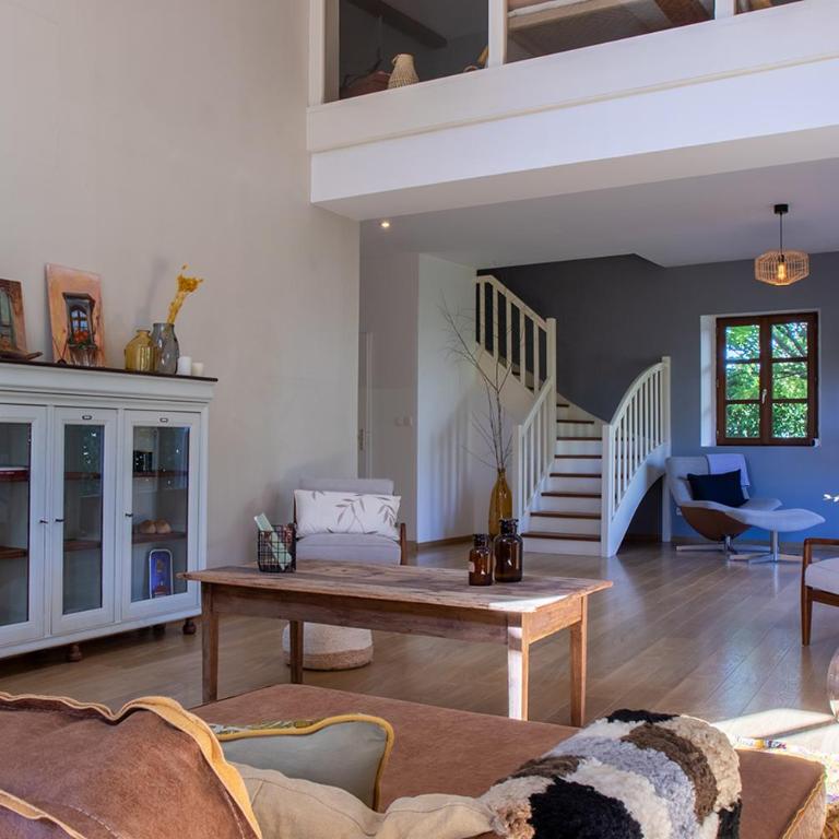 Villa de 181m2 4 chambre avec piscine et stationnement - Villa - 6