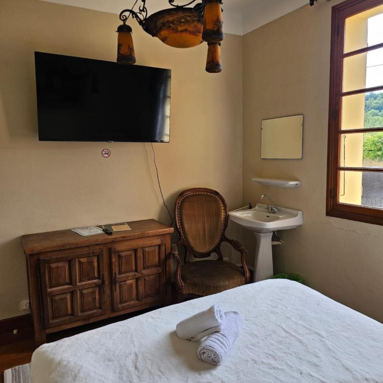 Maison Vaquier 2 - Chambre Double avec Salle de Bains Commune - 4