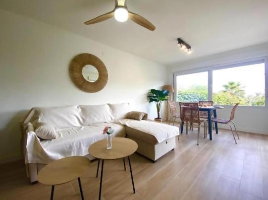 Apartamento en primer línea, con piscina y parking - Two-Bedroom Apartment - 2