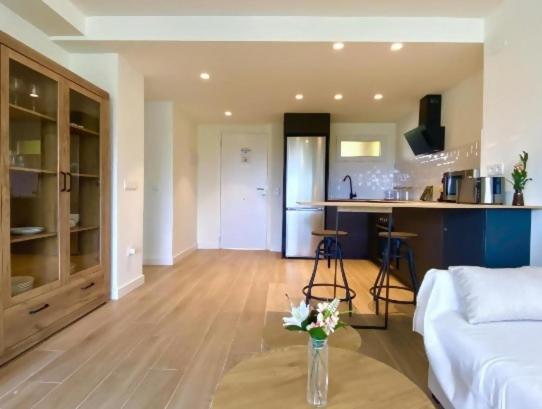 Apartamento en primer línea, con piscina y parking - Two-Bedroom Apartment - 8