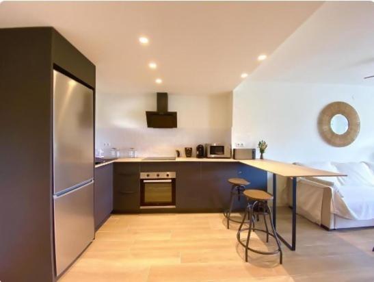 Apartamento en primer línea, con piscina y parking - Two-Bedroom Apartment - 9