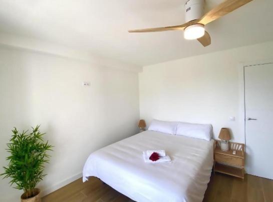 Apartamento en primer línea, con piscina y parking - Two-Bedroom Apartment - 16