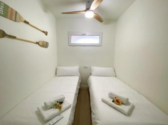 Apartamento en primer línea, con piscina y parking - Two-Bedroom Apartment - 17