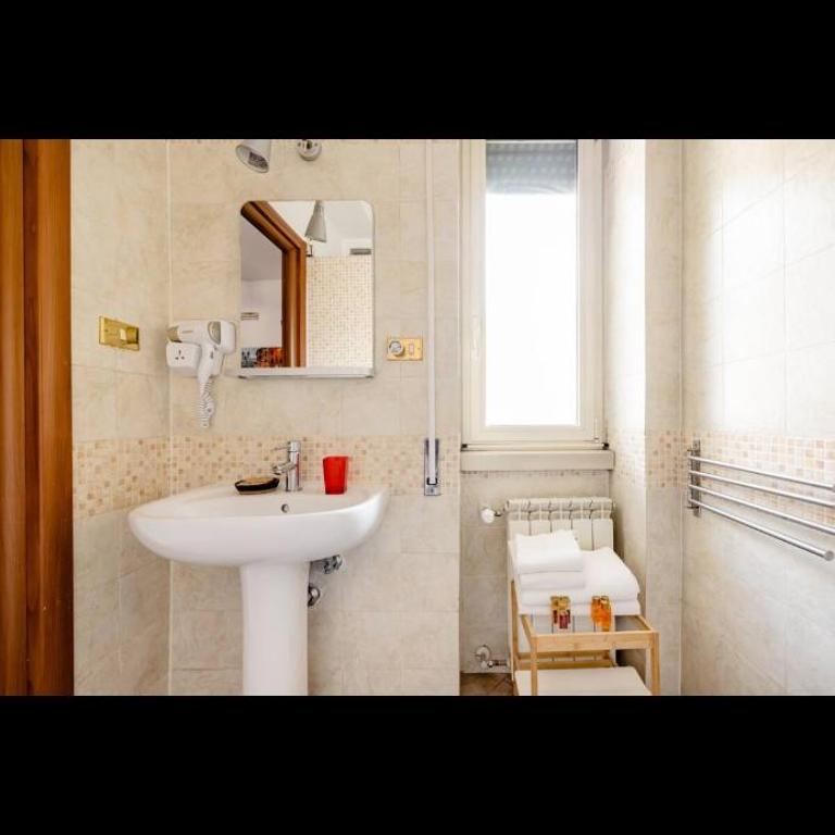 Domum Vaticani - Camera Matrimoniale con Bagno Privato - 5