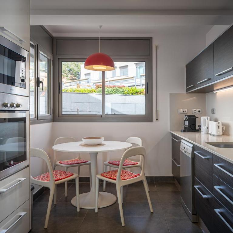 AT051 A pocos metros de la playa, equipamiento completo, piscina comunitaria - Villa con vistas al jardín - 13