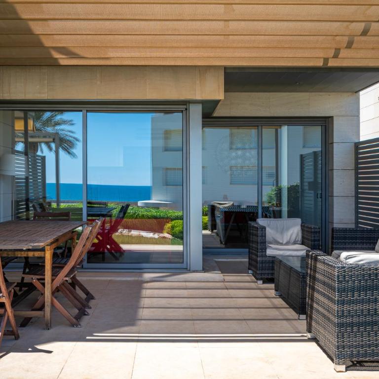 AT051 A pocos metros de la playa, equipamiento completo, piscina comunitaria - Villa con vistas al jardín - 5