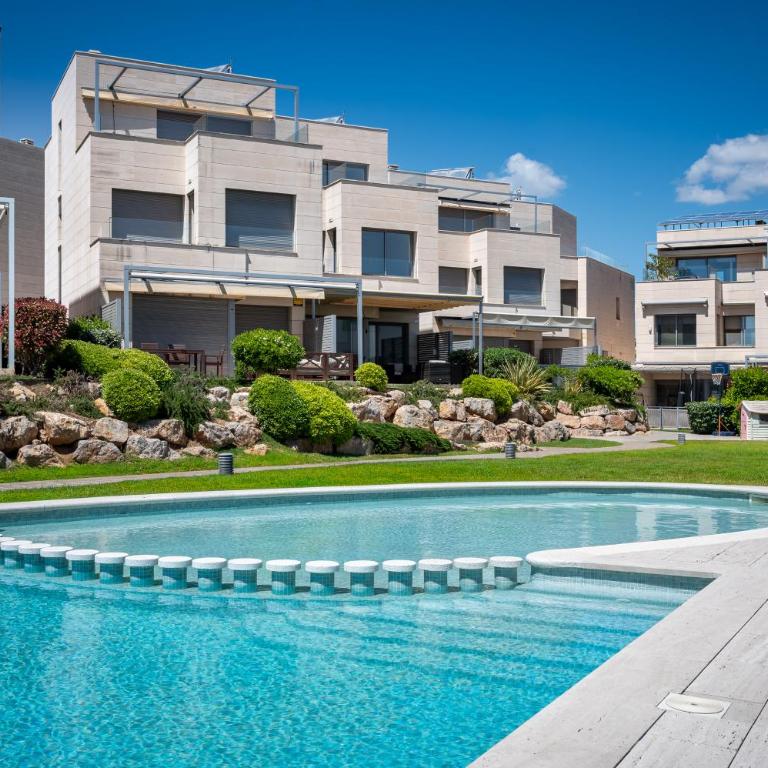 AT051 A pocos metros de la playa, equipamiento completo, piscina comunitaria - Villa con vistas al jardín - 1