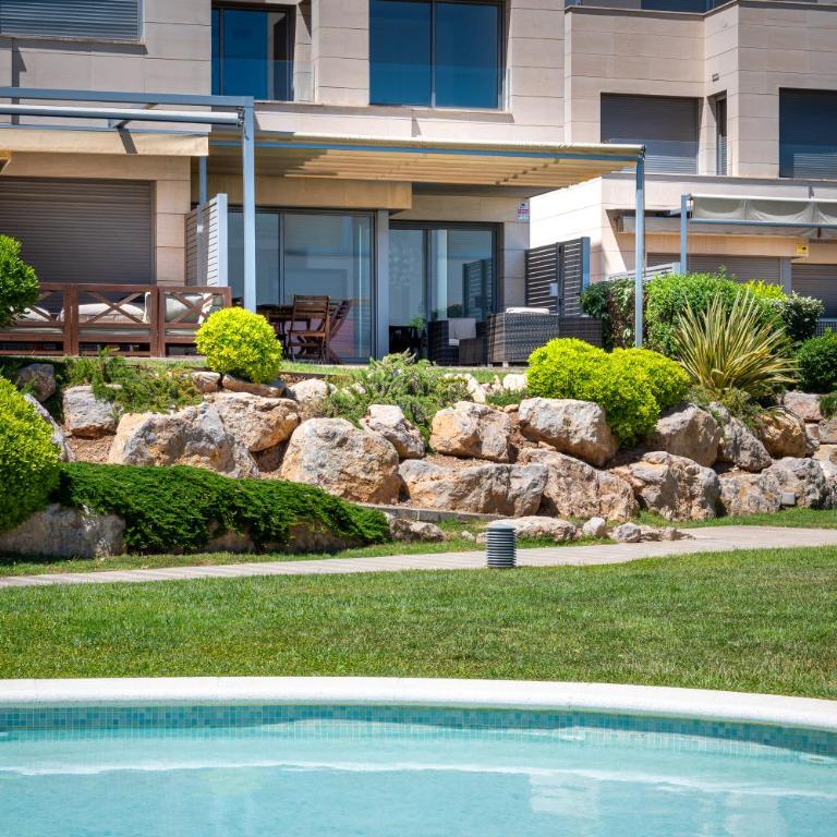 AT051 A pocos metros de la playa, equipamiento completo, piscina comunitaria - Villa con vistas al jardín - 4