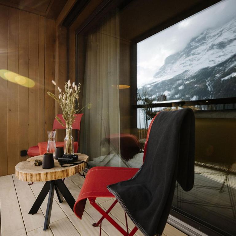 Bergwelt Grindelwald - Alpine Design Resort - Eiger View Deluxe King Room - 5