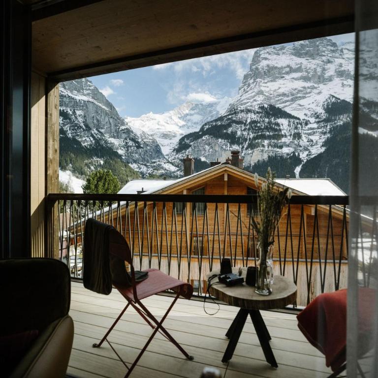 Bergwelt Grindelwald - Alpine Design Resort - Eiger View Deluxe King Room - 4