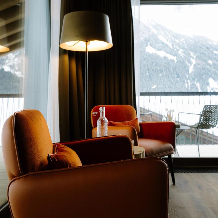 Bergwelt Grindelwald - Alpine Design Resort - Eiger View Corner Deluxe King Room - 6