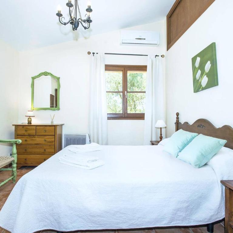 Villa Can Canaveret by Villa Plus - Villa - 5