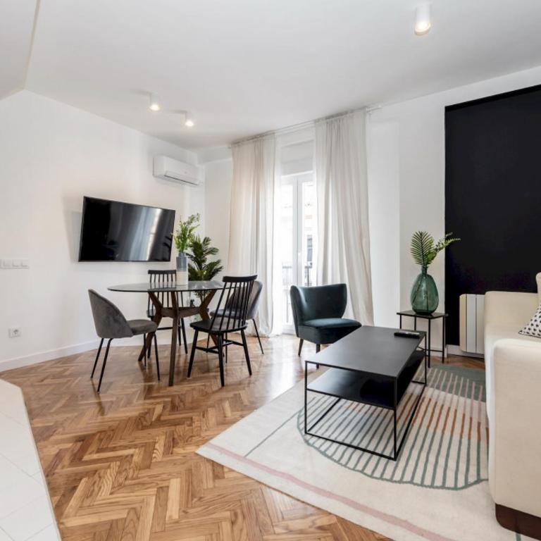Modern Stylish - 1BD 1BTH - Opera - Apartment - 4