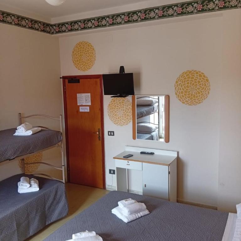 Smile Beach Hotel Nuova Gestione - Quadruple Room with Balcony - 4