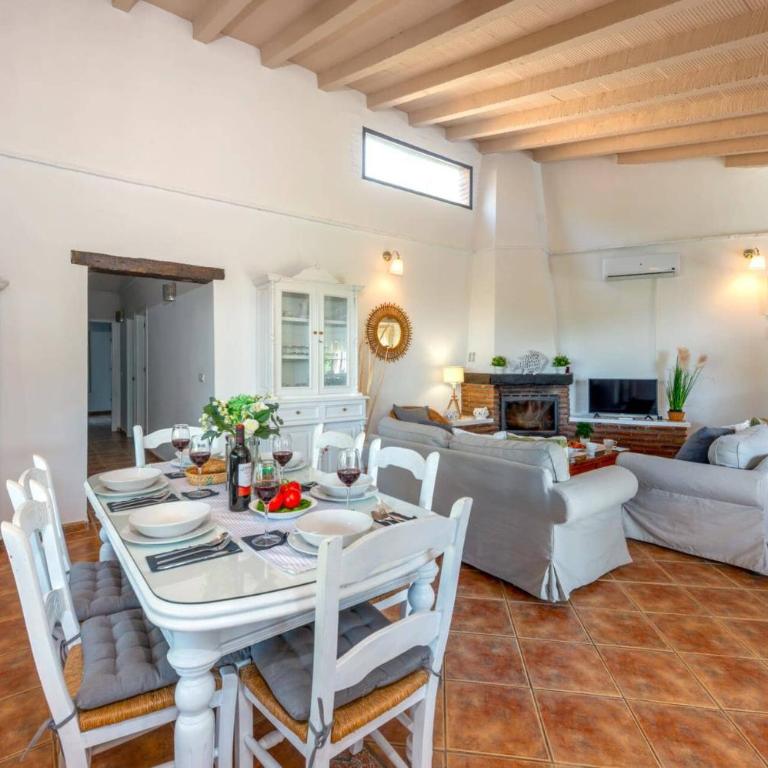 Villa Damian by Villa Plus - Villa - 7