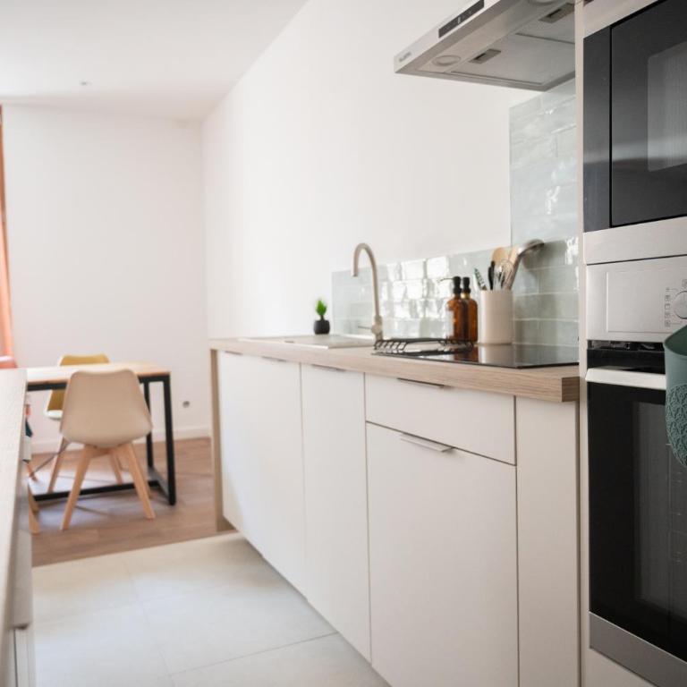 Lou Cabanot - Appartement lumineux 3 chambres - Parking Gratuit - Three-Bedroom Apartment - 17