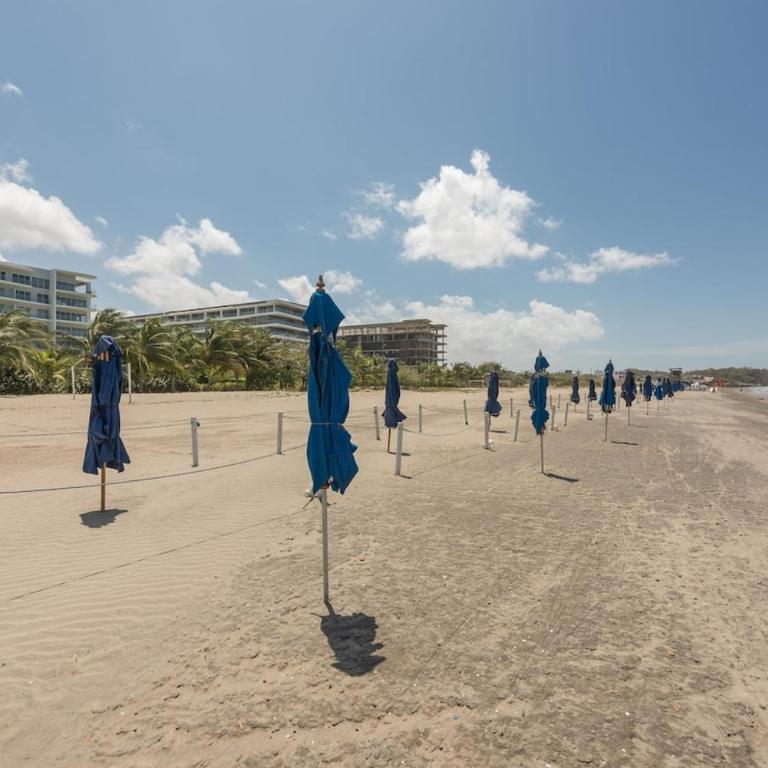 Beachfront Modern One-Bedroom Apartment with Pool, Parking - Apartamento de 1 dormitorio - 42