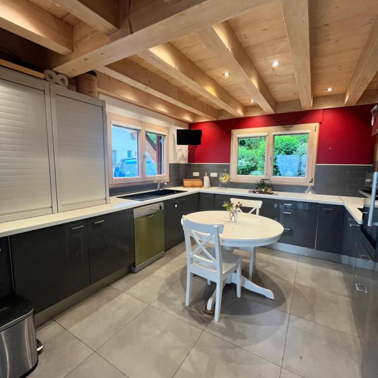 La Maison Magique! Magnifique chalet familial - Four-Bedroom House - 33