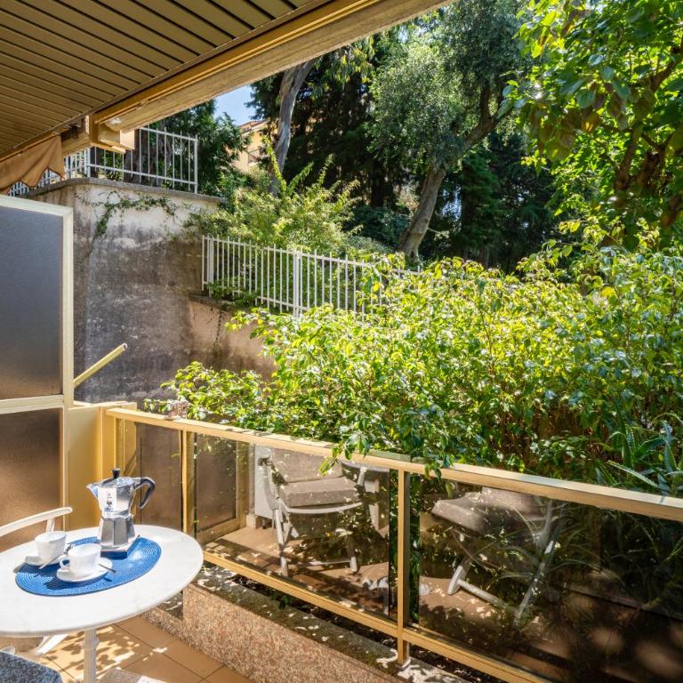 GuestHost - Modern Escape with Pool & Sunny Terrace - Appartamento con 1 Camera da Letto - 2