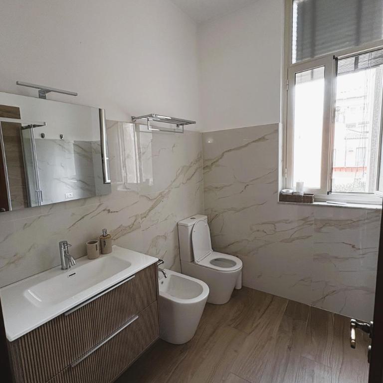 Euplio's Charme Home - Three-Bedroom Apartment - 14