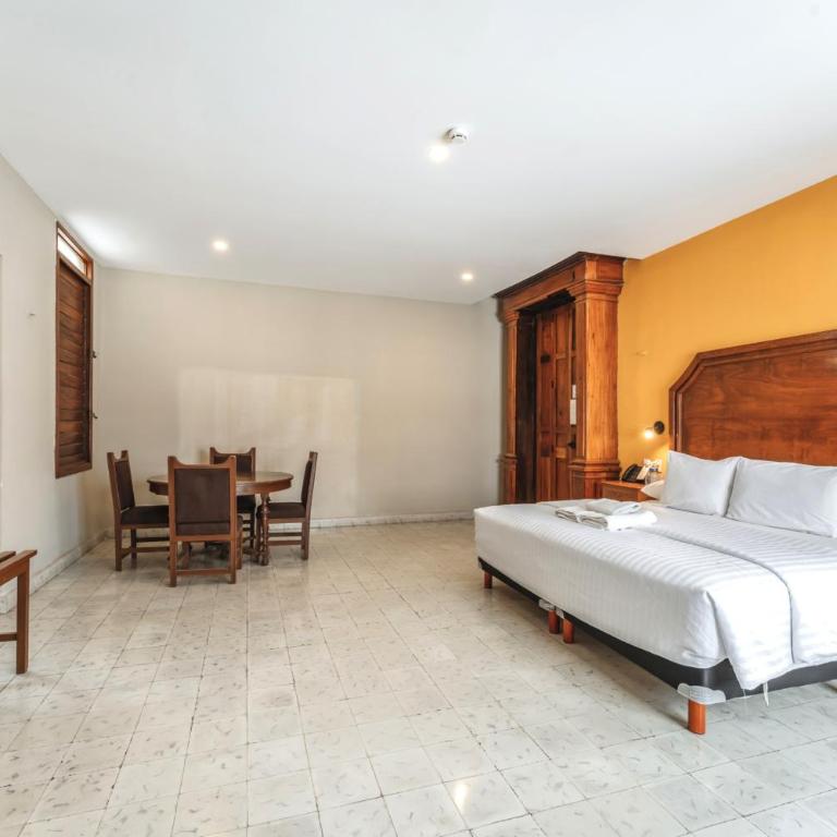 Hotel Real Toledo by Kavia - Superior King Suite - 1