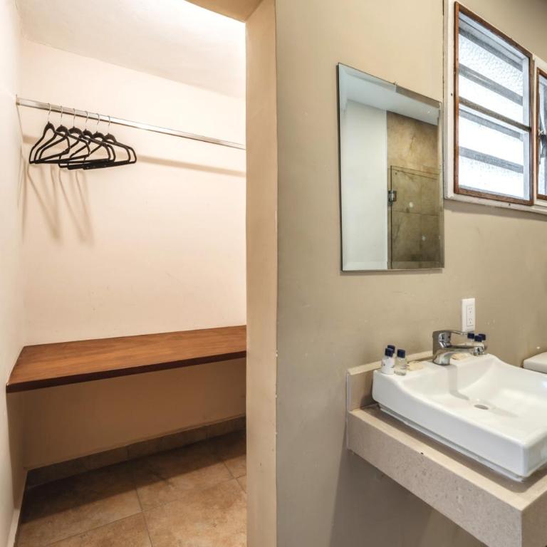 Hotel Real Toledo by Kavia - Superior King Suite - 6